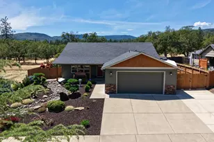 202 White Oak Way, Shady Cove, OR 97539 - Photo 1