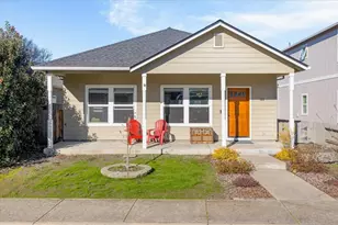 369 Cascade Dr, Central Point, OR 97502 - Photo 1