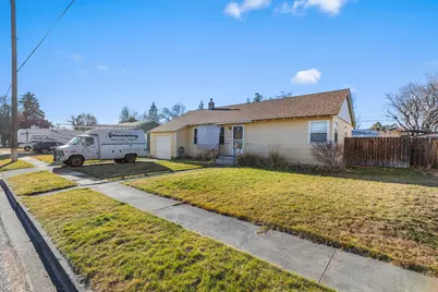 639 NW 8th Street, Redmond, OR 97756 - Photo 1