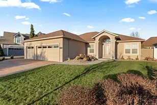 839 St Andrews Way, Eagle Point, OR 97524 - Photo 1