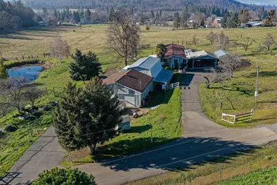 6676 Pioneer Road, Medford, OR 97501 - Photo 1