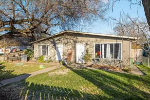 421 Benson St, Medford, OR 97501 - Photo 1