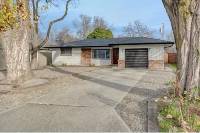 209 Chestnut Street, Medford, OR 97501 - Photo 1
