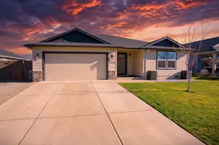 8268 29th St, White City, OR 97503 - Photo 1