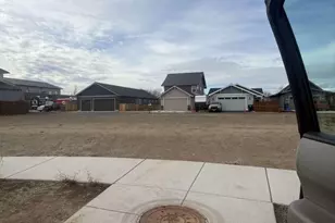 863 NW 18th Ct, Redmond, OR 97756 - Photo 1