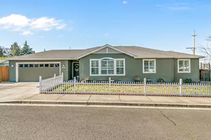 981 Garden Springs Cir, Medford, OR 97504 - Photo 1
