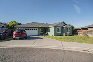 977 Garden Springs Cir, Medford, OR 97504 - Photo 1