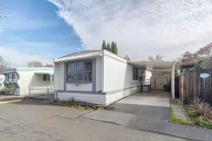318 Sandlewood Dr, Grants Pass, OR 97526 - Photo 1