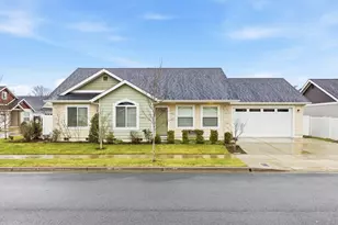 954 SW Blackberry Ln, Grants Pass, OR 97527 - Photo 1