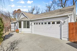 1601 Inverness Dr, Medford, OR 97504 - Photo 1