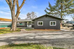 3065 Griffin Creek Rd, Medford, OR 97501 - Photo 1
