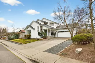 1087 Oak Knoll Dr, Ashland, OR 97520 - Photo 1