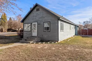 2103 Etna St, Klamath Falls, OR 97603 - Photo 1