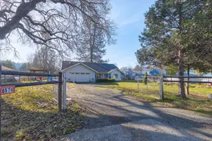 8576 E Evans Creek Rd, Rogue River, OR 97537 - Photo 1