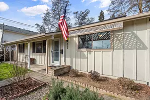 306 SW 3rd St, Grants Pass, OR 97526 - Photo 1