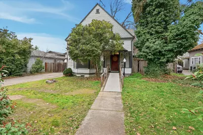 425 S Oakdale Avenue, Medford, OR 97501 - Photo 1