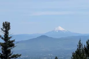 2727 Wagon Trail Dr, Jacksonville, OR 97530 - Photo 1