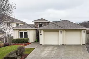 3821 Sherwood Park Dr, Medford, OR 97504 - Photo 1