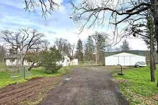11220 Duggan Rd, Central Point, OR 97502 - Photo 1