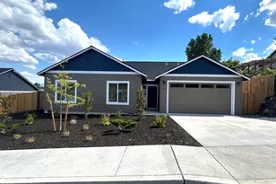 579 SW H St, Madras, OR 97741 - Photo 1
