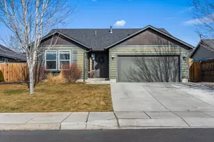 725 NE Redwood Ave, Redmond, OR 97756 - Photo 1