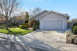 88 Mountain View Dr, Phoenix, OR 97535 - Photo 1