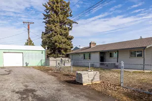 4717 Gary St, Klamath Falls, OR 97603 - Photo 1