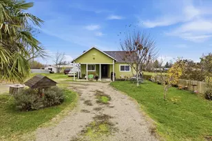 1129 Pinecroft Ave, Medford, OR 97501 - Photo 1