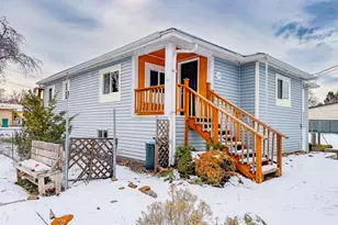 302 McCourt St, Klamath Falls, OR 97601 - Photo 1
