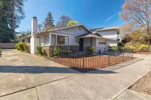 401 SW J St, Grants Pass, OR 97526 - Photo 1