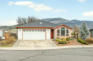 160 Meadow View Dr, Phoenix, OR 97535 - Photo 1
