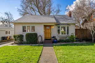 414 NE 11th St, Grants Pass, OR 97526 - Photo 1