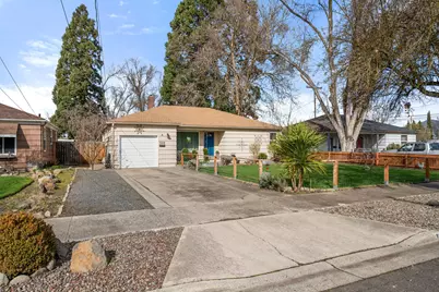 1008 Mount Pitt Avenue, Medford, OR 97501 - Photo 1