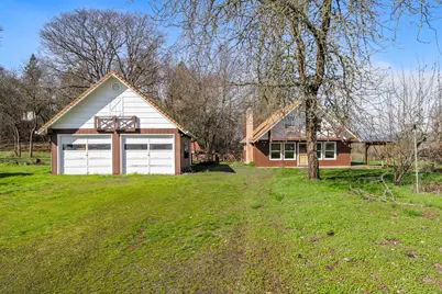200 Sierra Drive, Eagle Point, OR 97524 - Photo 1