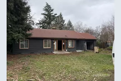 215 Hillhouse Avenue, Medford, OR 97504 - Photo 1