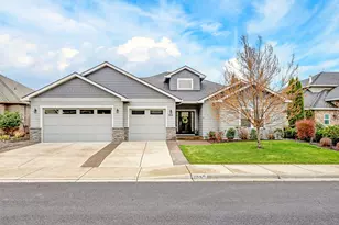 988 Pumpkin Rdg, Eagle Point, OR 97524 - Photo 1