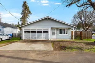 621 S Shasta Ave, Eagle Point, OR 97524 - Photo 1