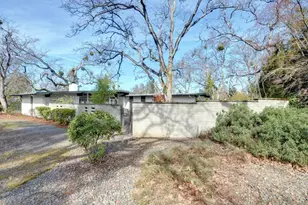 211 S Groveland Ave, Medford, OR 97504 - Photo 1