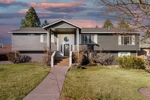 929 NE Lena Pl, Bend, OR 97701 - Photo 1