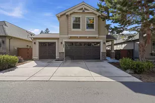 3031 NW Clubhouse Dr, Bend, OR 97703 - Photo 1