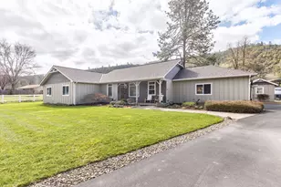 9547 Old Stage Rd, Central Point, OR 97502 - Photo 1