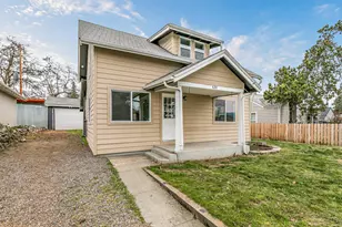 528 Pearl St, Medford, OR 97504 - Photo 1