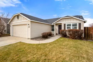 319 Southwest 33rd Drive, Redmond, OR 97756 - Photo 1