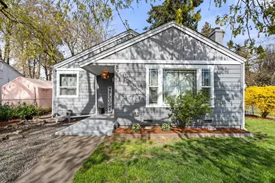 244 NE B Street, Grants Pass, OR 97526 - Photo 1
