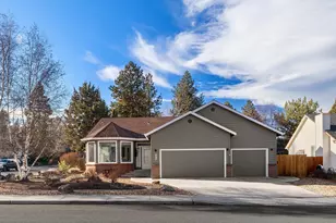 997 SE Shadowood Dr, Bend, OR 97702 - Photo 1