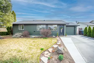 1726 SW 35th St, Redmond, OR 97756 - Photo 1