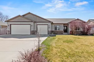 5548 Sturdivant Ave, Klamath Falls, OR 97603 - Photo 1