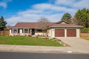 776 Delsie Dr, Grants Pass, OR 97527 - Photo 1