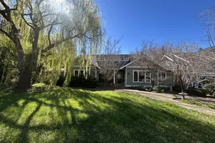 344 E Ashland, Ashland, OR 97520 - Photo 1