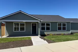 639 NE Arnold St, Madras, OR 97741 - Photo 1